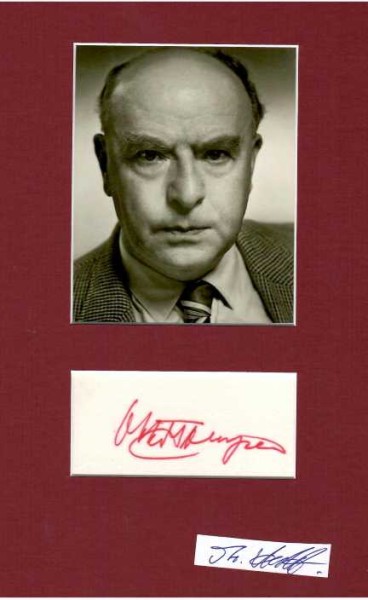 OTTO STRASSER (1897-1974) deutscher nationalsozialistischer Politiker, 1919 soll er wie sein fünf Jahre älterer Bruder Gregor Strasser als Mitglied des Freikorps Epp an der Niederschlagung der Münchner Räterepublik mitgewirkt haben, er führte von 1931 bis 1938 die politische Kampforganisation SCHWARZE FRONT