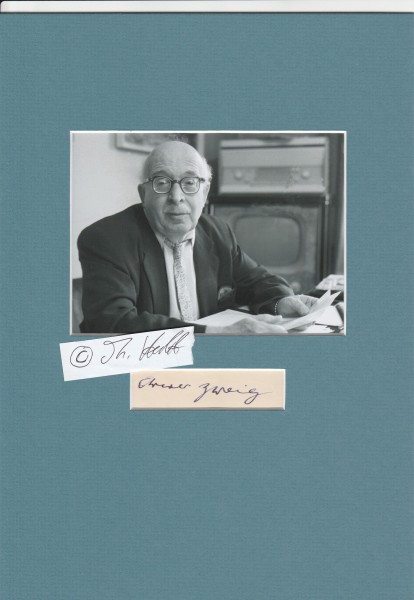 ARNOLD ZWEIG (1887-1968) deutscher Schriftsteller, antifaschistische Publikationen wie die Neue Weltbühne und Deutsche Volkszeitung, Ehrenvorsitzender der Gruppe Komitee Freies Deutschland, Präsident der Deutschen Akademie der Künste, Präsident des Deutschen P.E.N.-Zentrums Ost und West