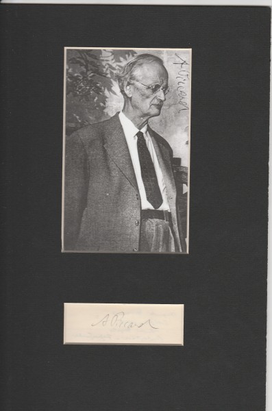 AUGUSTE PICCARD (1884-1962) schweizer Physiker, unternahm 1931 den ersten Stratosphärenflug u. entwickelte das erste Tiefseetauchgerät