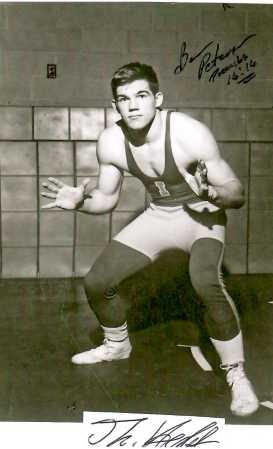 BEN PETERSON (1950) US-amerikanischer Ringer, 1972 Goldmedaille, Olympiasieger in München / American freestyle wrestler. He competed at the 1972 and 1976 Olympics and won a gold and a silver medal, respectively. As a college wrestler, Peterson was a two-time NCAA champion at Iowa State. He founded the Camp of Champs, which brought in Olympic wrestlers to train with high schoolers.