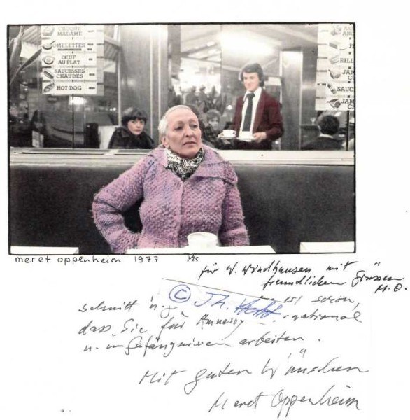 MERET OPPENHEIM (1913-85) in Deutschland geborene schweizerische Künstlerin und Lyrikerin. Sie war unter anderem zusammen mit André Breton, Luis Buñuel, Max Ernst eine der wichtigsten Vertreterinnen des Surrealismus