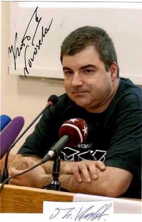 KONSTANTIN NOVOSOLOV (Konstantin Sergejewitsch Nowosilow , 1974) russischer Physiker. Er forscht im Bereich der mesoskopischen Physik und Nanotechnologie. Nobelpreisträger 2010, gemeinsam mit Gema für Schlüsselexperimente mit Graphen[ / russian physican, nobel prize 2010