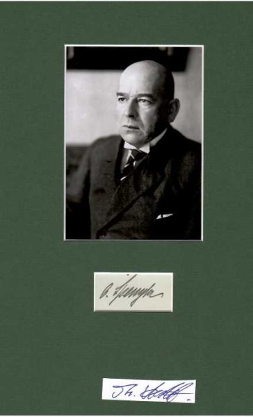 OSWALD SPENGLER (1880-1936) Professor Dr., deutscher Philosoph. Er war als Schriftsteller auf geschichtsphilosophischem, kulturhistorischem und kulturphilosophischem Gebiet sowie als antidemokratischer politischer Autor tätig. Spengler wird zur nationalistischen und antidemokratischen „Konservativen Revolution“ gerechnet, lehnte aber den Nationalsozialismus und namentlich dessen Rassenideologie ab. Trotzdem gilt er vielfach als geistiger Wegbereiter des Nationalsozialismus. Hauptwerk : Der Untergang des Abendlandes
