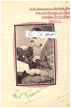 WILHELM HAHNEMANN (gen. Willy, 1914-91) österreichischer Fußballspieler und -trainer. Als Verbinder wurde er mit Admira Wien und Wacker Wien insgesamt sechsmal österreichischer Meister und zählt mit 230 Toren zu den besten Schützen der Liga.