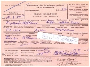 OTTO ENGELHARDT-KYFFHÜSER (1884-1965) deutscher Maler und Kunsterzieher. Im Januar 1940 begleitete Engelhardt-Kyffhäuser auf Wunsch Himmlers einen Treck von Volksdeutschen, die aus Galizien und Wolhynien, die zum sowjetisch annektierten Ost-Polen gehörten, in den Warthegau umgesiedelt wurden. 1941 entwarf er die Motive für die Sonder-Briefmarkenserien „1. Jahrestag der Errichtung des Generalgouvernements“ und die „Winterhilfe“. Engelhardt-Kyffhäuser stand 1944 in der Gottbegnadeten-Liste des Reichsministeriums für Volksaufklärung und Propaganda.