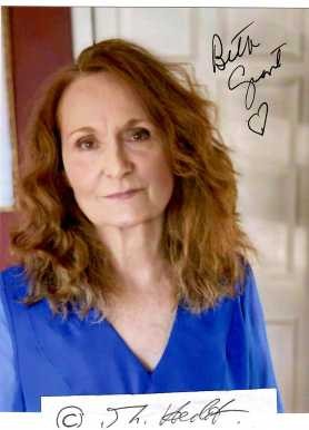 BETH GRANT (1949) US-amerikanische Schauspielerin. Bekannte Spielfilme mit Grants Beteiligung sind Rain Man (1988), Flatliners (1990), Speed (1994), die Verfilmung von John Grishams Die Jury (1996), der Kriegsfilm Pearl Harbor und Richard Kellys Science-Fiction-Charakterstudie Donnie Darko (2001), in der sie die erzkonservative High-School-Lehrerin Kitty Farmer spielte. / american actress