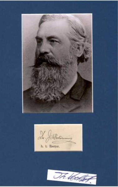JOHANNES WISLICENUS (1835-1902) Professor Dr., deutscher Chemiker in Zürich, Würzburg und Leipzig, in letzteren beiden auch Rektor der Universität. Auf Johannes Wislicenus geht die erste Synthese der Milchsäure und des Acetessigesters zurück. Er erkannte die räumliche Anordnung der Atome als Ursache der optischen Aktivität und führte am Beispiel der Milchsäure den Begriff der geometrischen Isomerie ein. 1889 Vorstand der Deutschen Chemischen Gesellschaft zu Berlin gewählt. 1895 war er Vorsitzender der Gesellschaft Deutscher Naturforscher und Ärzte. 1898 erhielt Johannes Wislicenus die Davy-Medaille der Royal Society.