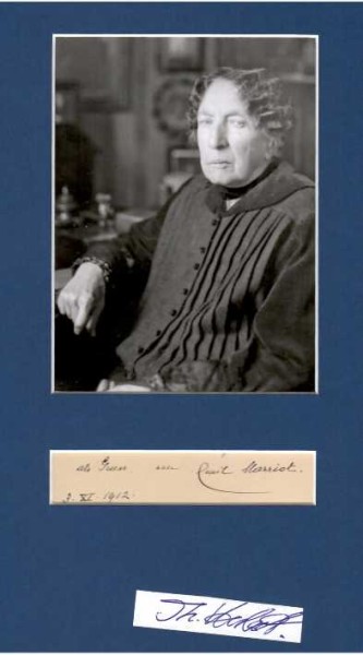 EMIL MARRIOT (= Pseudonym von Emilie Mataja, 1855-1938) österreichische Schriftstellerin des Realismus. Sie hinterfragte in ihren Erzählungen und Romanen oft die bürgerliche Moral, setzte sich in der Frauenfrage ein und thematisierte auch immer wieder die christliche Religion.