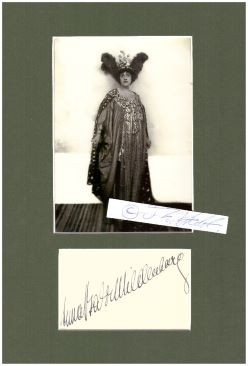 ANNA BAHR-MILDENBURG (Anna von Mildenburg, 1872-1947) österreichische Opernsängerin (Sopran) und gefeierte Wagner- und Mahler-Interpretin, mit Gustav Mahler liiert, verheiratet mit dem Schriftsteller Hermann Bahr, 1942 Goethe-Medaille für Kunst und Wissenschaft (durch den Führer), 1928 Ehrenmitglied der Wiener Staatsoper