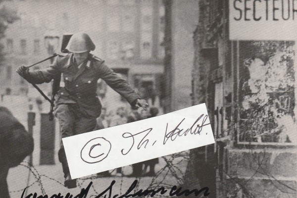 DIE MAUER - Conrad Schumann (1942-98 SM ,der 1. geflüchtete Volksarmist)