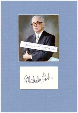 MALCOLM FORBES (Malcolm S. Forbes, 1919-90) amerikanischer Multimillionär. Forbes hatte eine Sammlung von Fabergé-Eiern, die er ab 1965 erwarb. Sein Bestreben war, mehr der von Fabergé für die russische Zarenfamilie hergestellten Schmuckeier in seinen Besitz zu bringen, als die zehn, die sich in der Rüstkammer des Moskauer Kremls (und damit im sowjetischen Staatsbesitz) befanden.