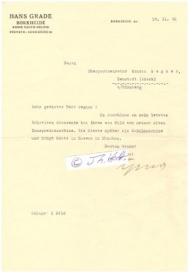 HANS GRADE (1879-1946) deutscher Ingenieur, Erfinder und Flugpionier. Er führte 1908 den ersten Motorflug in Deutschland durch, 1910 gründete er die erste Flugschule in Deutschland und errichtet eine Flugzeugfabrik. Am 18. Februar 1912 erfolgte die erste Luftpostbeförderung mit einem Flugzeug Hans Grades von Bork nach Brück. 1913 baut er das erste für den Rückenflug geeignete Flugzeug.