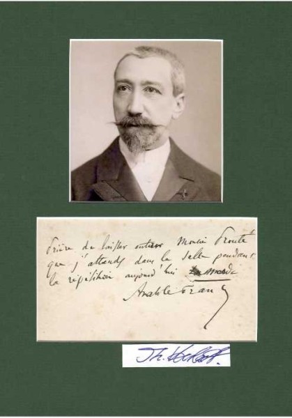 ANATOLE FRANCE (François Anatole Thibault; 1844-1924) französischer Schriftsteller, Autor von L’Ile des Pingouins und Les dieux ont soif. 1921 erhielt er den Literaturnobelpreis. Vom Vatikan dagegen wurde sein Gesamtwerk 1922 auf den Index Librorum Prohibitorum gesetzt.