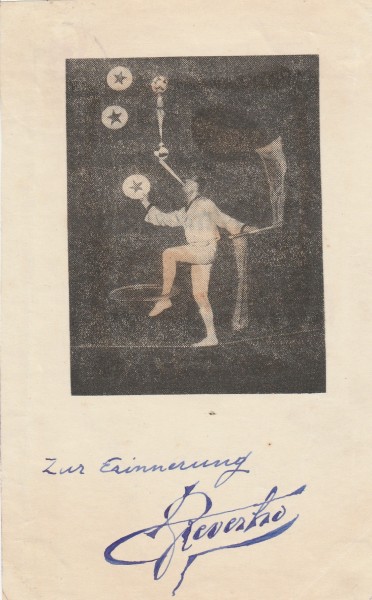 REVESTRO deutscher Jongleur, Artist