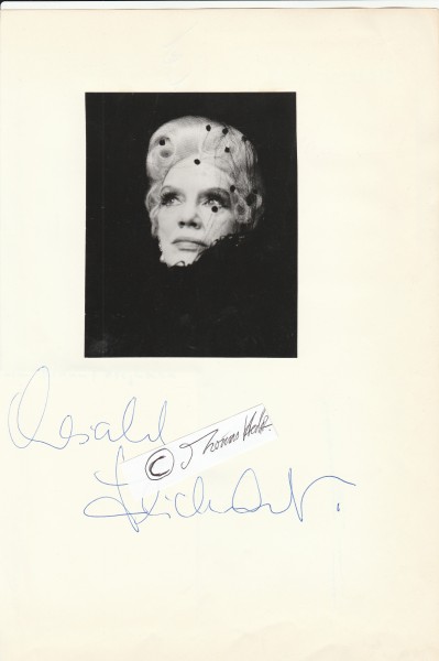 ELISABETH FLICKENSCHILDT (1905-77) deutsche Schauspielerin, die Magic Lady des deutschen Theaters. Aus Anlass des 50. Geburtstages von Adolf Hitler wurde ihr am 20. April 1939 der Titel Staatsschauspielerin verliehen, 1964 wurde ihr durch das Land Nordrhein-Westfalen der Titel Professor verliehen, 1967 erhielt sie den Bambi