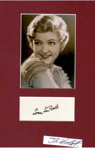 LAURA LA PLANTE (1904-96) US-amerikanische Schauspielerin. Bereits mit 20 war sie der größte Star der Universal Studios und wurde meist als das nette Mädchen von nebenan in Komödien eingesetzt. 1923 wurde sie einer der WAMPAS Baby Stars des Jahres; u.a. in : 1926: Charleston ist Trumpf (Skinner’s Dress Suit) 1926: Die Tänzerin des Zaren (The Midnight Sun) 1927: Spuk im Schloß (The Cat and the Canary) 1929: Showboat (Show Boat) 1929: Die Liebesfalle (The Love Trap) 1929: Die letzte Warnung (The Last Warning) 1929: Zarte Schultern (Scandal)
