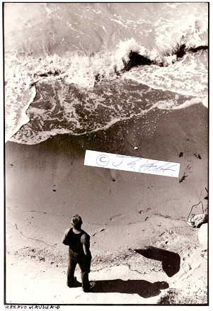 HARALD HAUSWALD (1954) deutscher Fotograf, der durch seine Alltags- und Berlinfotografien bekannt wurde. Er ist Mitbegründer der Bildagentur Ostkreuz.