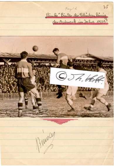 FRANZ BINDER (1911-89) genannt BIMBO, österreichischer Fußballspieler und -trainer. Zwischen 1930 und 1949 gewann der Stürmer mit SK Rapid Wien sechs österreichische und einen großdeutschen Meistertitel und erreichte jeweils auch einen Pokalsieg. Dreimal wurde der österreichische und deutsche Nationalspieler Fußballer des Jahres. Fußballhistorisch gilt seine Quote von 421 Toren in 347 Pflicht- und Länderspielen als herausragend und unerreicht.