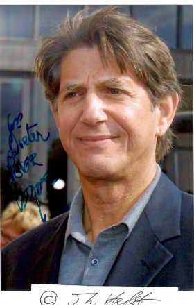 PETER COYOTE (1941) US-amerikanischer Schauspieler, Schriftsteller und Erzähler / American actor, director, screenwriter, author, and narrator of films, theater, television, and audiobooks. He is known for his appearances in films such as E.T. the Extra-Terrestrial (1982), Cross Creek (1983), Jagged Edge (1985), Bitter Moon (1992), Kika (1993), Patch Adams (1998), Erin Brockovich (2000), A Walk to Remember (2002), and Femme Fatale (2002).