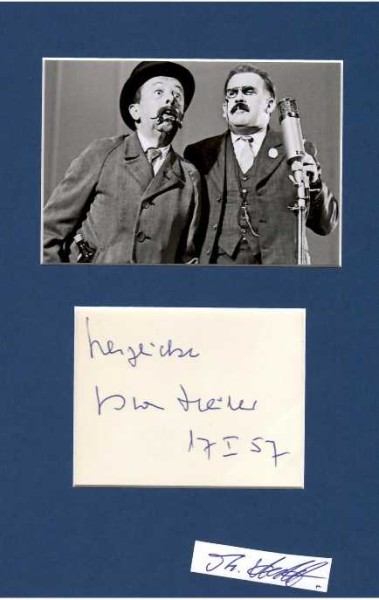 OSCAR HEILER (1906-95) deutscher Schauspieler und Komiker. Besondere Popularität – auch außerhalb des Schwabenlandes – erlangten Heiler und sein Bühnenpartner Willy Reichert mit ihren Figuren Häberle und Pfleiderer (Oscar Heiler als Häberle, Willy Reichert als Pfleiderer).