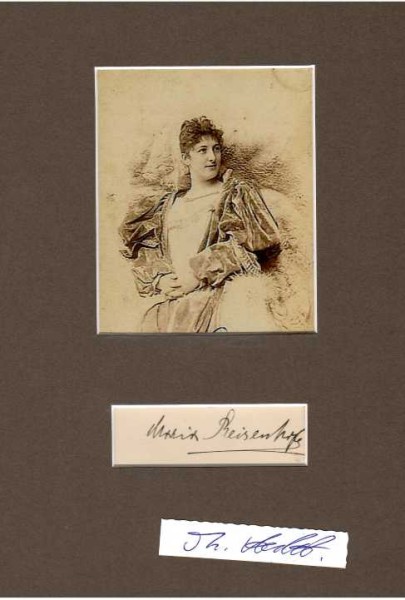 MARIE REISENHOFER (auch Maria Reisenhofer, 1865-1947) österreichisch-deutsche Schauspielerin. In den zwanziger Jahren übernahm Maria Reisenhofer auch Rollen beim Stummfilm. Sie mimte durchweg vornehme ältere Damen der höheren Gesellschaft, meist in Mütterrollen. In der Filmbiografie Marie Antoinette – Das Leben einer Königin (1922) verkörperte sie die Königinmutter Maria Theresia. Die Schauspielerin war mit dem Berufskollegen Albert Patry verheiratet, mit dem sie auch in einigen Filmen gemeinsam spielte, so z. B. Die goldene Krone.