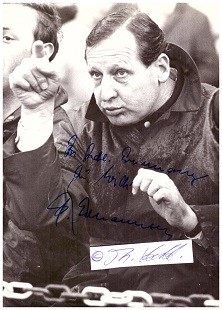 HELMUT JOHANNSEN (1920-98) deutscher Fußballtrainer. Er gewann mit Eintracht Braunschweig 1967 in der Bundesliga die deutsche Meisterschaft und wurde 1978 mit Grasshoppers Zürich Schweizer Meister.