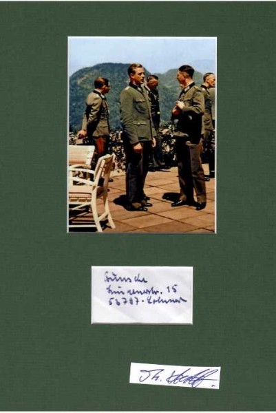 OTTO GÜNSCHE (1917-2003) deutscher SS-Hauptsturmführer und persönlicher Adjutant Adolf Hitlers. Mitte Januar 1945 begleitete er Adolf Hitler in den Berliner Führerbunker und war bei Hitlers letztem Frontbesuch Anfang März 1945 an der Oder dabei. Von Anfang März bis zum 22. April 1945 war Günsche Kampfkommandant der Reichskanzlei. Nach dem Suizid von Adolf und Eva Hitler am 30. April 1945 im Führerbunker verbrannte Otto Günsche u. a. befehlsgemäß die Leichen im Garten der Neuen Reichskanzlei und vergrub die sterblichen Überreste.