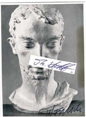 WALDEMAR FRITSCH (1909-78) sudetendeutscher Porzellanplastiker, der nach seiner Vertreibung aus Westböhmen 1946 bis zu seinem Tod in Ansbach lebte und wirkte und hier von 1949 bis 1953 die freie Kunstschule leitete. Professur für angewandte Plastik an die Staatliche Fachschule für Porzellanindustrie Karlsbad .