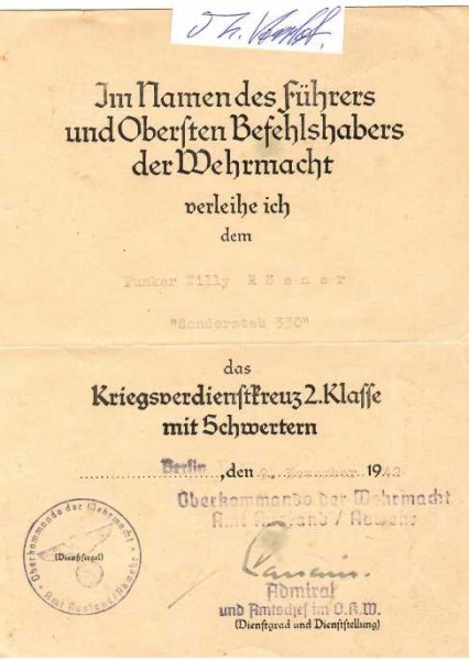WILHELM CANARIS (1887-1945 aufgrund Kontakt zum Widerstand im KZ Flossenbrück erhängt) deutscher Admiral. Während der Zeit des Nationalsozialismus war er von 1935 bis 1944 Leiter der Abwehr, des militärischen Geheimdienstes der Wehrmacht.