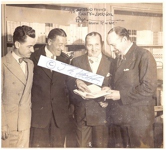 ROBERT RIPLEY (LeRoy Robert Ripley, 1890-1949) US-amerikanischer Comiczeichner, Radioreporter und Weltreisender