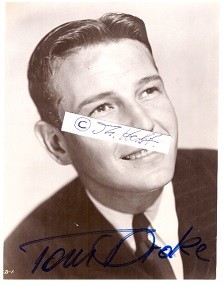 TOM DRAKE (1918-82) BUDDY, US-amerikanischer Schauspieler, u.a. 1940: Unsere kleine Stadt (Our Town), 1946: Lassie – Held auf vier Pfoten (Courage of Lassie), Filmmusical Words and Music (1948) , 1965 Bonanza (Fernsehserie, 1 Folge)