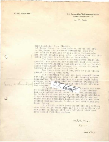 ERNST WIECHERT (1887-1950) deutscher Lehrer und Schriftsteller, Pazifist. Von Anfang der 1930er bis weit in die 1950er Jahre hinein war er einer der meistgelesenen deutschen Autoren. Er zählt zu den Schriftstellern der Inneren Emigration im Nationalsozialismus. In den Jahren nach seiner zweimonatigen KZ-Haft im Lager Buchenwald 1938 entstanden Wiecherts bedeutendste Werke, von denen lediglich Das einfache Leben (1939) noch vor Kriegsende veröffentlicht wurde.
