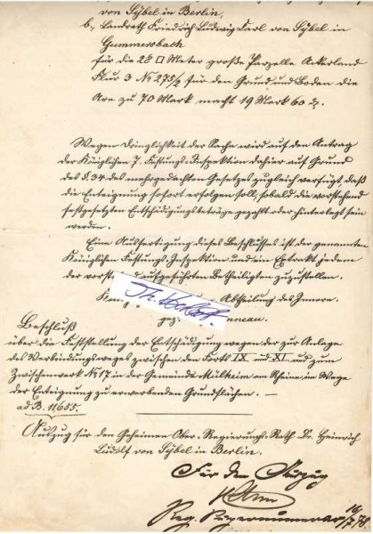 HERMANN BECKER (1820-85) genannt DER ROTE BECKER, deutscher Politiker. Während seiner Referendarzeit in Köln lernte er u. a. Karl Marx, Friedrich Engels, Heinrich Bürgers und Wilhelm Wolff kennen. Er nahm später als Publizist und Volksredner an den Bewegungen der Jahre 1848 und 1849 lebhaften Anteil. 1849/50 war er Chefredakteur der Westdeutschen Zeitung, 1852 einer der Hauptangeklagten im Kölner Kommunistenprozess, durfte er Köln nicht mehr betreten, verlor die bürgerlichen Ehrenrechte. Nach 5 Jahren Festungshaft 1870 Oberbürgermeister Dortmunds, 1875 zum Oberbürgermeister Kölns gewählt.