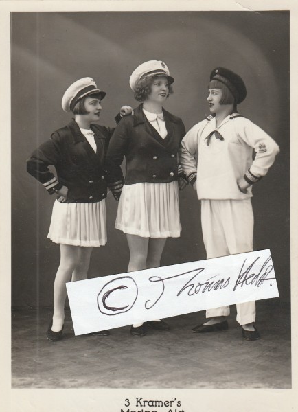 3 KRAMERS (Daten unbekannt) dt. Tänzerinnen, Varieteekünstlerin Marine-Akt