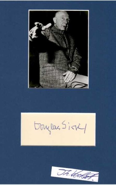 DOUGLAS SIRK (Geburtsname: Hans Detlef Sierck; 1897-1987) deutscher Film- und Bühnenregisseur. Sierck arbeitete zunächst in Deutschland als Theater- und Filmregisseur. Wegen seiner jüdischen Ehefrau und politischen Gegnerschaft zum Nationalsozialismus flüchtete Sierck Ende 1937 aus Deutschland. Nach seinem ersten amerikanischen Film 1943 konnte er sich dort erfolgreich unter dem Namen Douglas Sirk als Regisseur etablieren.