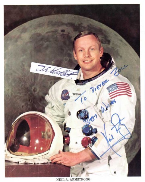 NEIL ARMSTRONG (1930-2012) US-amerikanischer Testpilot und Astronaut. Er war Kommandant von Apollo 11, die mit Buzz Aldrin und Michael Collins zum Mond flog. Am 21. Juli 1969 betrat er als erster Mensch den Mond.