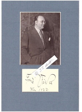 FRANZ VÖLKER (1899-1965) deutscher Opernsänger, Tenor, Kammersänger, 1931 folgte Völker seinem Förderer Clemens Krauss an die Wiener Staatsoper, 1935 reihte er sich in das Ensemble der Berliner Staatsoper Unter den Linden ein. Den Gipfel seiner Sängerlaufbahn kennzeichnet der Auftritt bei den Bayreuther Festspielen in den Jahren 1933 bis 1942. Vor allem in den Rollen des Lohengrin und Siegmund in der Walküre setzte der Wagnertenor Völker sängerische Maßstäbe.