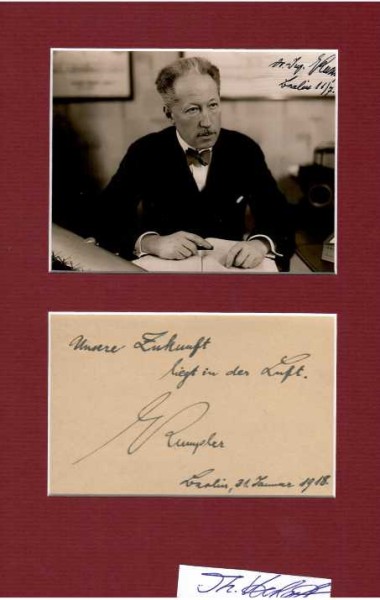 EDMUND RUMPLER (1872-1940) österreichischer Flugzeug- und Automobilkonstrukteur mit preußischer Staatsangehörigkeit (seit 1913). Seine bekanntesten Werke waren die Rumpler Taube, die Rumpler C-Typen und der Tropfenwagen.