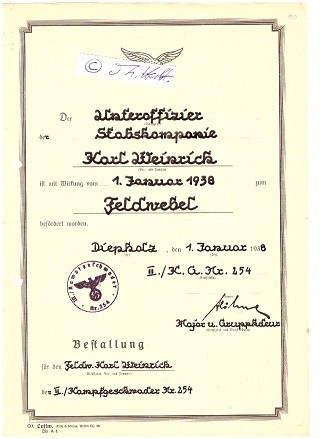 OTTO HÖHNE (1895-1969) deutscher Generalmajor der Luftwaffe im Zweiten Weltkrieg, Jagdflieger im Ersten Weltkrieg, Kommodore des Kampfgeschwaders 54, Ritterkreuzträger. Bei der Bombardierung von Rotterdam des Kampfgeschwaders 54 am 14. Mai 1940 führte Höhne als Oberstleutnant eine der beiden Kolonnen, zuletzt Oberst