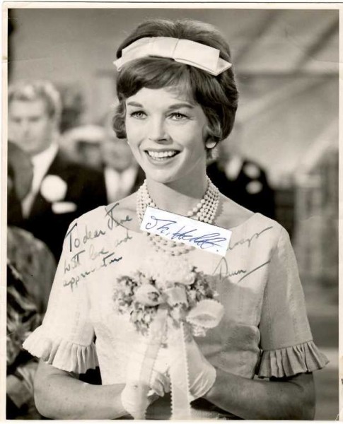 DAWN ADDAMS (1930-85) britische Schauspielerin, lebte in den USA, Indien und Europa. 1956 gab ihr Charles Chaplin die weibliche Hauptrolle in seiner Filmsatire Ein König in New York-Copy