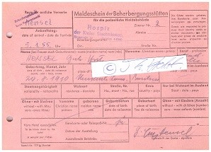 GERHARD FRITZ HENSEL (1910-86) norddeutscher Maler, seit 1942 als Kriegsmaler in Russland, Rumänien und Ungarn tätig. Hensel besuchte Auschwitz, da seine Schwester mit dem Lagerkommandanten Rudolf Höß verheiratet war und dort mit ihrer Familie lebte. Eines seiner Bilder „Sola in Auschwitz“ befindet sich im Archiv des KZ Auschwitz.