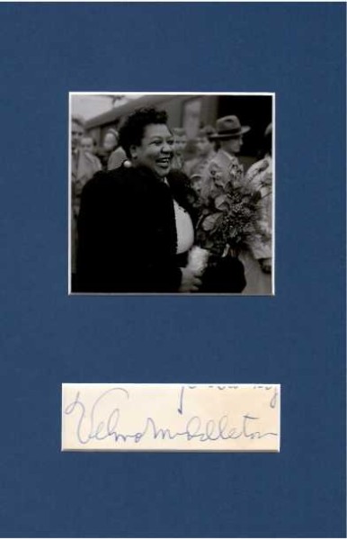 VELMA MIDDLETON (1917-61) amerikanische Jazzsängerin, Duette mit Louis Armstrong, z. B. That’s My Desire, Baby It’s Cold Outside oder Big Butter and Egg Man. 1952 nahm sie auch unter ihrem Namen für Duotone auf. Zwei Alben unter eigenem Namen nahm sie mit Earl Hines 1948 bzw. Cozy Cole 1952 auf.
