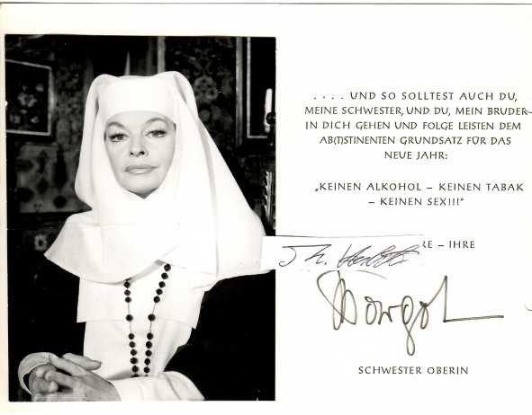 MARGOT HIELSCHER (1919-2017) deutsche Schauspielerin und Sängerin, Ausbildung als Kostümbildnerin und Modedesignerin, im 2. WK mehrfach Tourneen als Sängerin zur Truppenbetreuung. Im Rahmen des Filmfestes München wurde 2019 erstmals ein mit 10.000 Euro dotierter Margot-Hielscher-Preis vergeben.