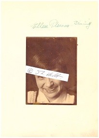 ELLEN PLESSOW (-WIEMUTH, 1891-1967) deutsche Schauspielerin, zunächst in zumeist komischen oder skurrilen Rollen in deutschen Stummfilmen mit. Sie stand 1944 in der Gottbegnadeten-Liste des Reichsministeriums für Volksaufklärung und Propaganda.