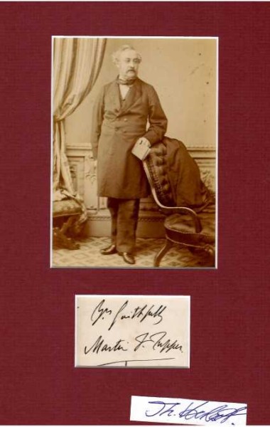 MARTIN FARQUHAR TUPPER (1810-89) englischer Autor und Poet. Sein Hauptwerk ist Proverbial Philosophy, eine in Blankversen verfasste Morallehre. Bekannt ist Tupper nicht zuletzt deswegen, weil Karl Marx in das Poesiealbum seiner Tochter neben Veilchenpuder seinen Namen in die Kategorie „Abneigung“ eingetragen hatte. / british writer and poet
