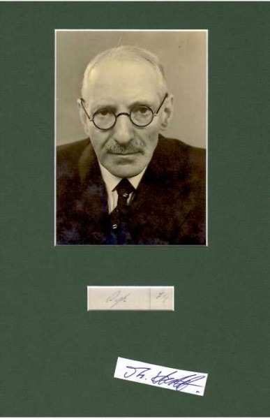 ALFRED BYK (1878-1942 im Vernichtungslager Sobibor ermordet) Professor Dr., deutscher Physikochemiker und Hochschullehrer. 1906 habilitierte er sich bei Max Planck an der Friedrich-Wilhelms-Universität zu Berlin, an der er nun Privatdozent wurde. 1909 wurde er Plancks Assistent als Nachfolger Max von Laues und blieb es bis 1912, als Lise Meitner seine Nachfolgerin wurde.