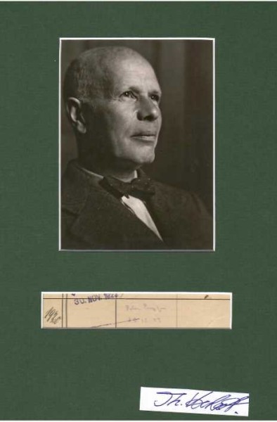 PETER PRINGSHEIM (1881-1963) deutscher Professor für Physik, er schloss sein Studium mit einer Doktorarbeit aus der Physik der Gasentladungen bei Wilhelm Conrad Röntgen ab, während des 1. Weltkrieges in Australien interniert, 1933 als Jude Berugsverbot, 1940 auf der Straße verhaftet und schließlich in das französische Konzentrationslager Gurs gebracht, emigrierte dann nach Chicago in die USA
