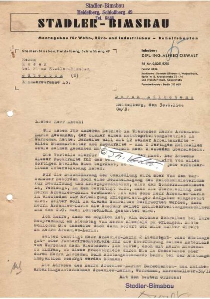 ALFRED OSWALT (Daten unbekannt) deutscher Diplom-Bauingenieur, Architekt. Die Baracke TYP OSWALT wurde als Unterkunft für 250 weibliche Gefangene errichtet, die am 15. Dezember 1944 im KZ Conti-Limmer eintrafen. Die Continental AG hatte mehrere Fertigbaracken dieses Typs erworben und eine davon für die Erweiterung des KZs verwendet. Baracken dieser Bauweise wurden auch im Außenlager Haselhorst des KZ Sachsenhausen als Häftlingsunterkünfte genutzt. Lieferantin der Baracke Typ Oswalt war die Firma Stadler-Bimsbau. Inhaber und Konstrukteur war der Diplomingenieur und Architekt Alfred Oswalt. Der war später Widerstandskämpfer (s.u. und Stolperstein.).