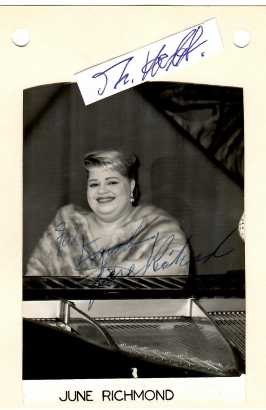 JUNE RICHMOND (1915-62) US-amerikanische Jazzsängerin und Schauspielerin, gilt als die erste afroamerikanische Jazzsängerin, die regulär in einer „weißen“ Band sang, als sie 1938 mit Jimmy Dorseys Orchestra auftrat