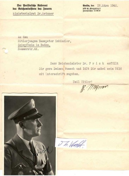 WILHELM FRICK (1877-1946 in Nürnberg als Kriegsverbrecher gehängt) deutscher Jurist und nationalsozialistischer Politiker, der maßgeblich an Aufbau und Etablierung des NS-Staates beteiligt war. Als Leiter der politischen Polizei in München gehörte er in den 1920er Jahren zu den frühesten Förderern Adolf Hitlers und der NSDAP und war von 1933 bis 1943 Reichsminister des Innern.